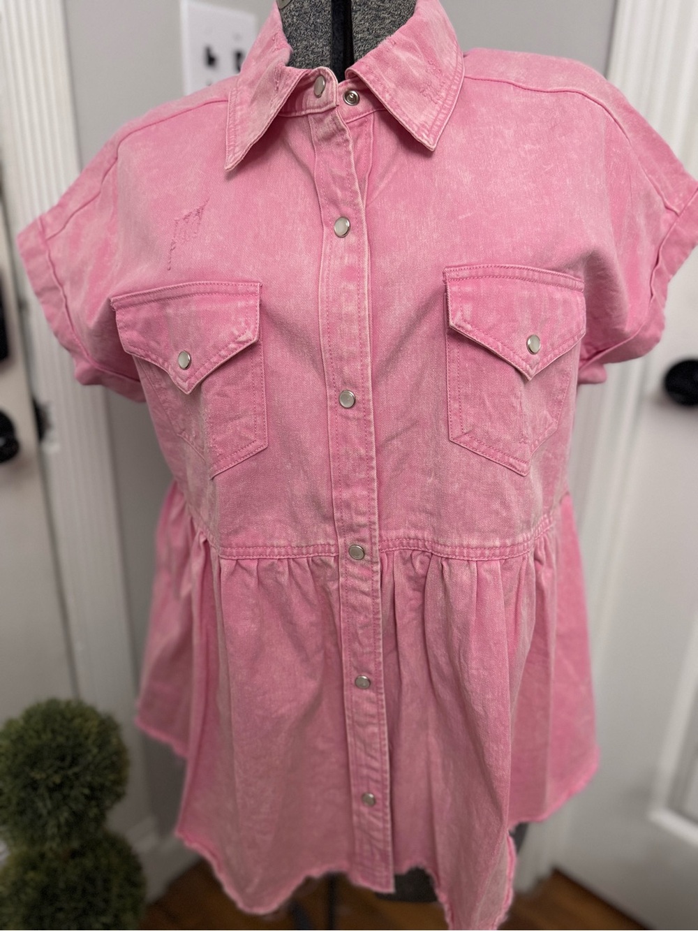 Women’s Pink Distressed Snap Button-Front Peplum Shirt Medium